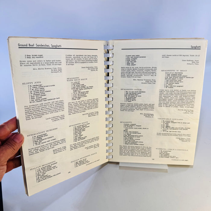 1968 Beta Sigma Phi Meats Cookbook Seafood Poultry 2000 Recipes Vintage Comb Bound Book