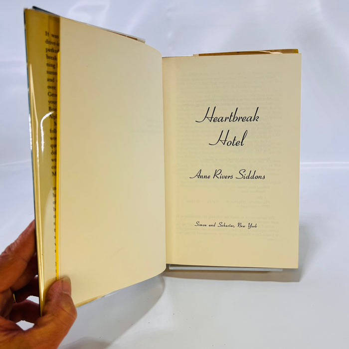 Heartbreak Hotel a novel by Anne Rivers Siddons 1976 Simon & Schuster