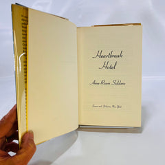 Heartbreak Hotel a novel by Anne Rivers Siddons 1976 Simon & Schuster