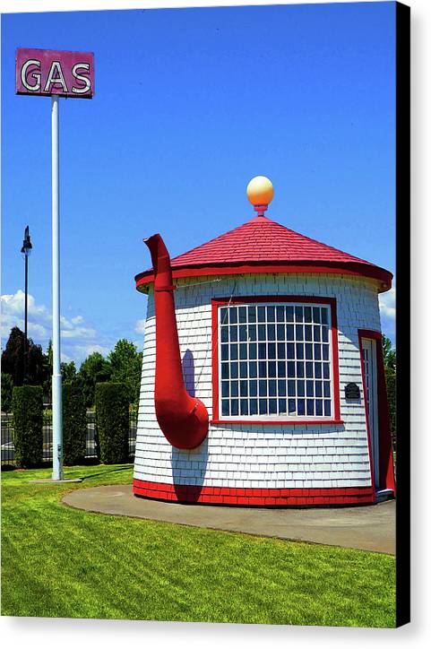 Historic Teapot Dome Service Station - Canvas Print - Fry1Productions
